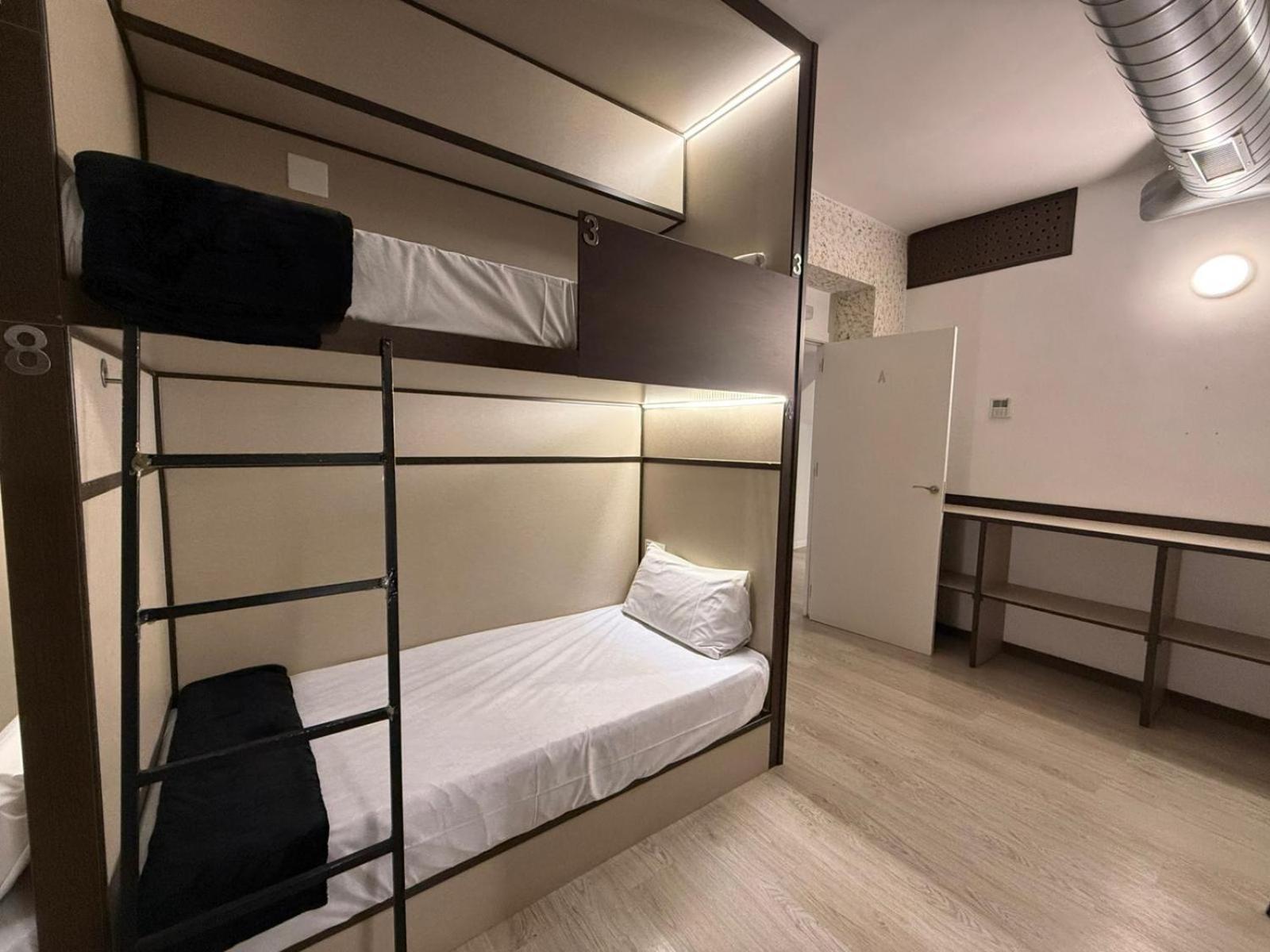 Hostel Tkh-Rooms Mate Madrid Bagian luar foto