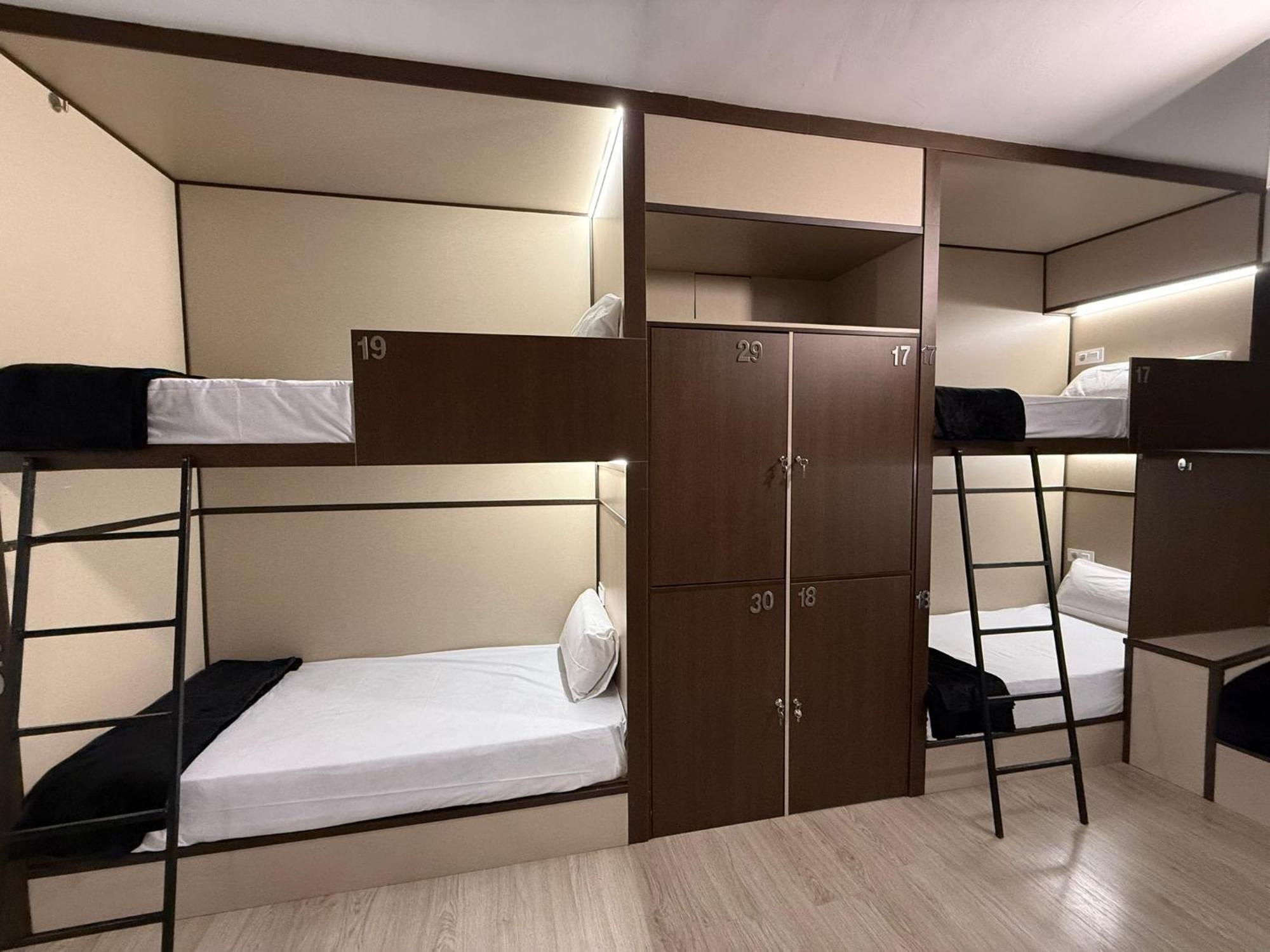 Hostel Tkh-Rooms Mate Madrid Bagian luar foto
