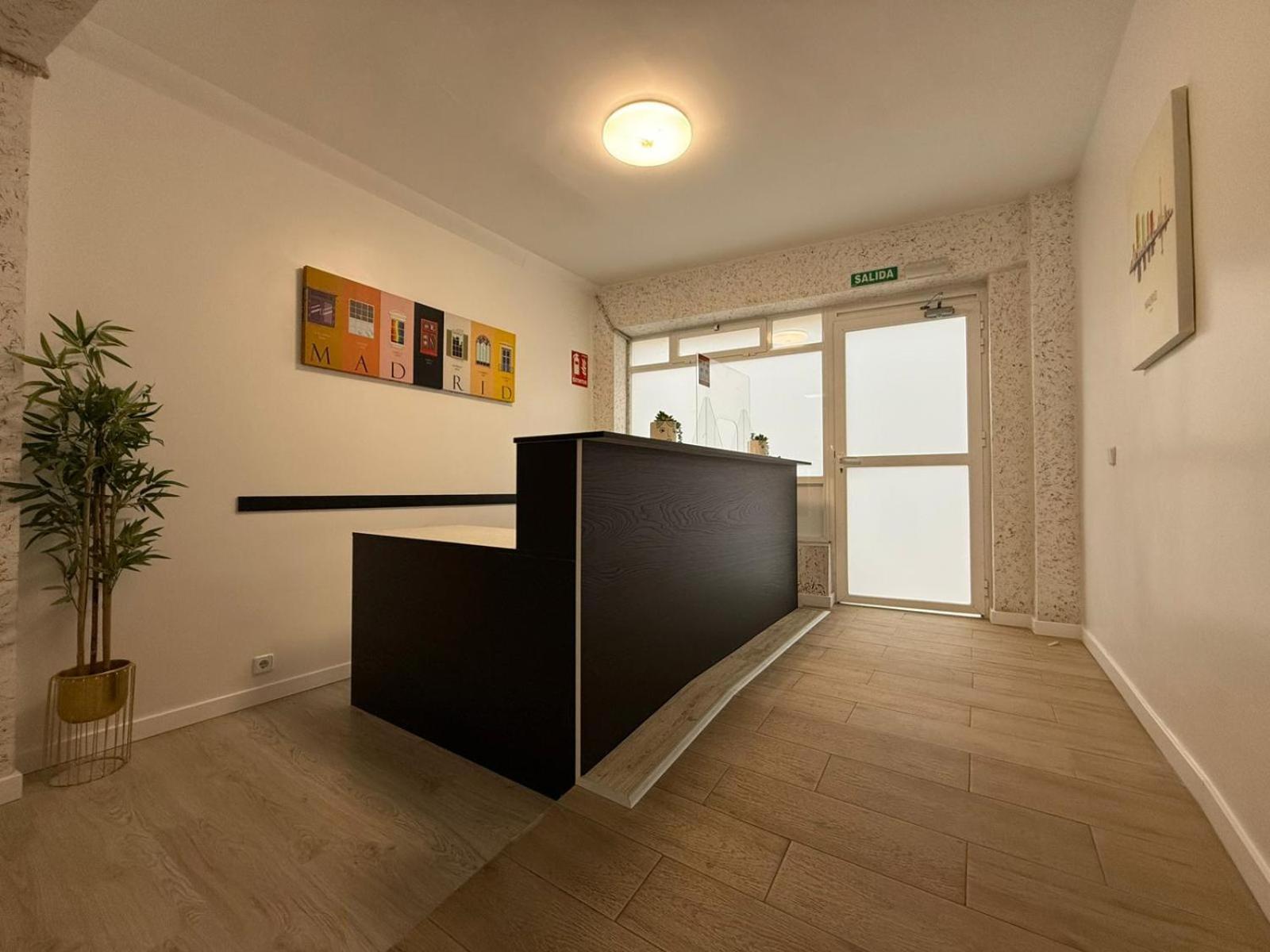 Hostel Tkh-Rooms Mate Madrid Bagian luar foto